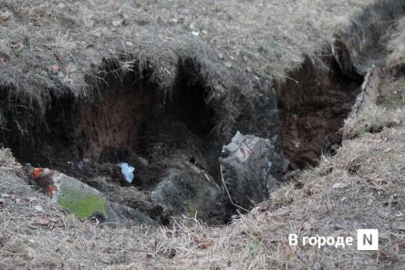 Огромный провал появился на склоне Александровского сада в Нижнем Новгороде