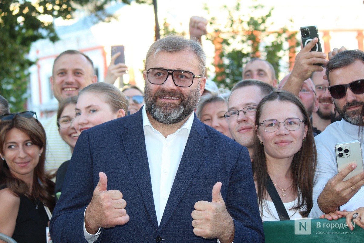 Звезды в Нижнем: фоторепортаж с открытия &laquo;Горький fest&raquo; - фото 2