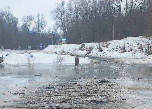 Ледовая переправа через Суру в Пильнинском районе закрыта из-за потепления - фото 1