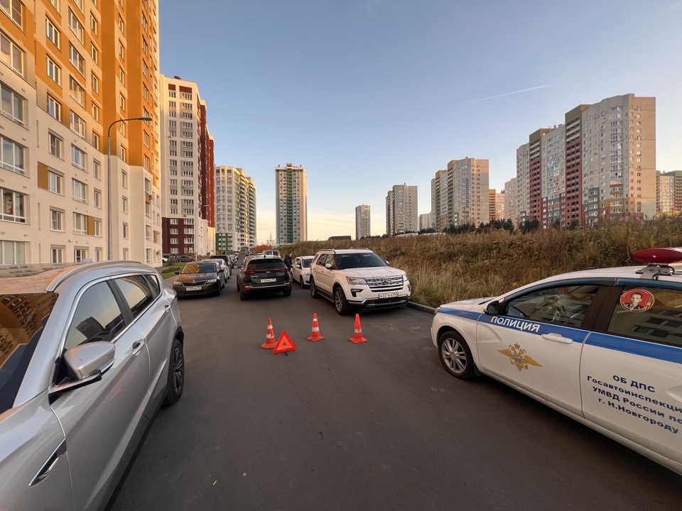 Иномарка сбила 6-летнего ребенка во дворе в Нижнем Новгороде - фото 1