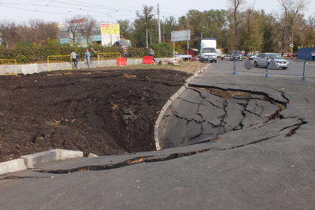 Глав районов Нижнего Новгорода призвали мгновенно реагировать на провалы грунта