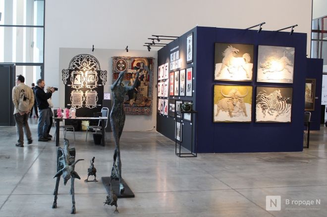 Фоторепортаж: выставка &laquo;АРТ МИР &mdash; 2026&raquo; открылась в Нижнем Новгороде - фото 67