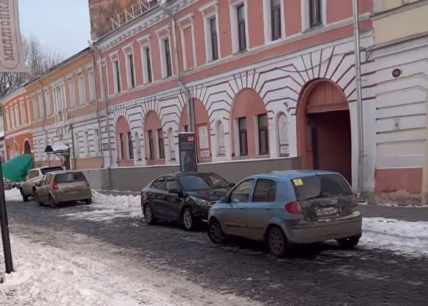Нижегородцы начали парковать автомобили на пешеходной улице Кожевенной - фото 3
