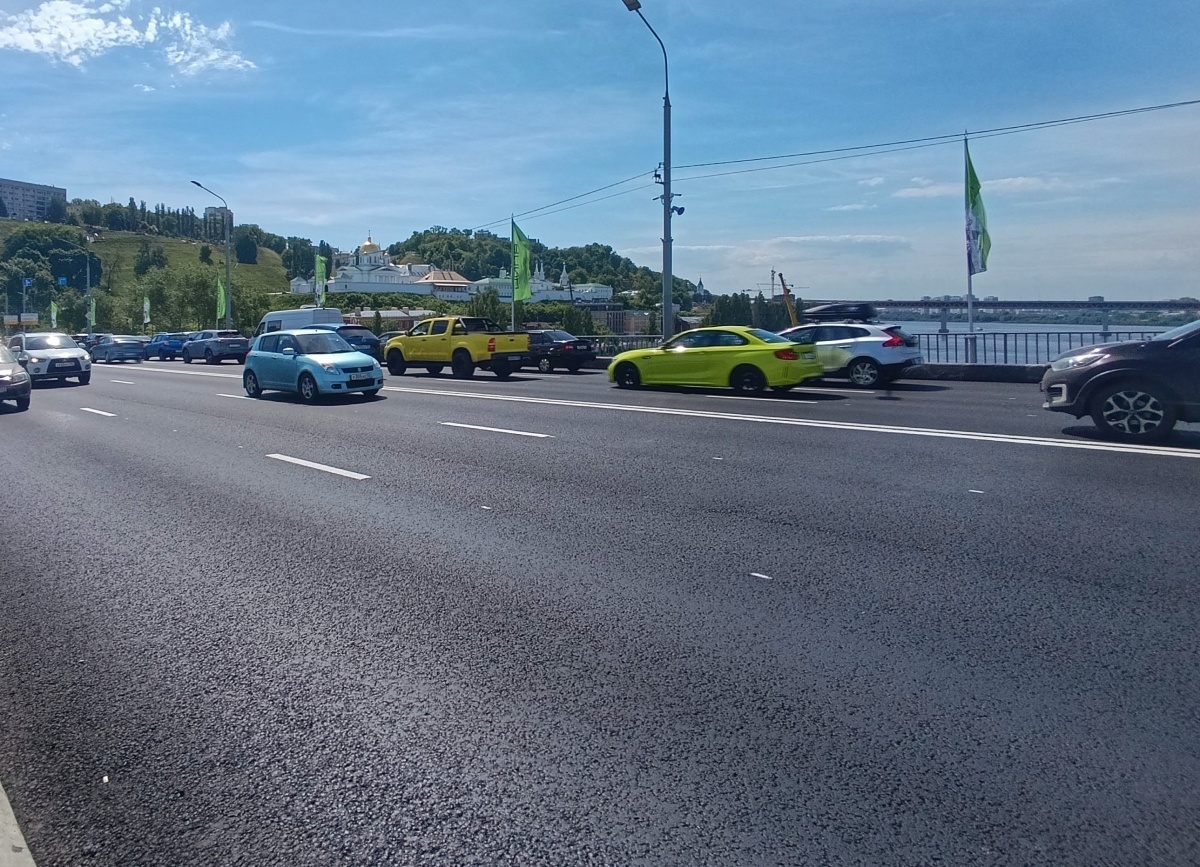 Дорожное покрытие обновили на Канавинском мосту в Нижнем Новгороде - фото 1