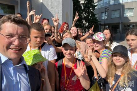 Никитин провел экскурсию по Нижегородскому кремлю для детей из ДНР