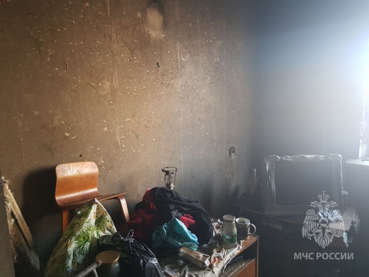 28 человек эвакуировали из горящего дома на улице Есенина 23 февраля - фото 1