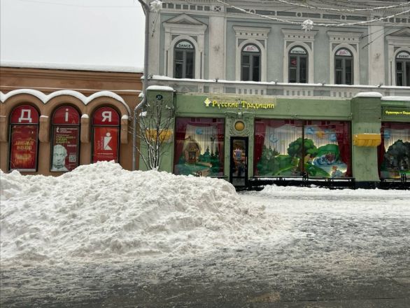Утонули в сугробах: фоторепортаж с улиц Нижнего Новгорода после снежного апокалипсиса - фото 40
