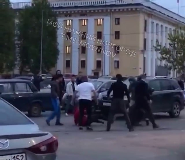 Драка кавказцев в центре Автозаводского района попала на видео