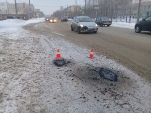 Власти Дзержинска объяснили проведение ямочного ремонта в снег