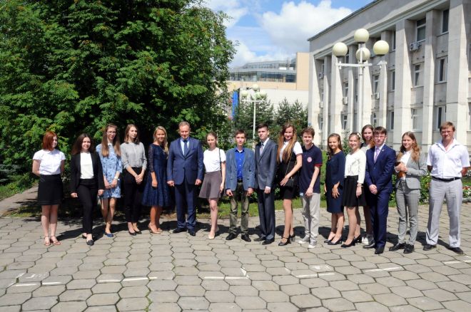 141 работу нижегородских выпускников на ЕГЭ оценили в 100 баллов - фото 1