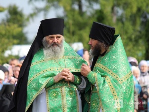 Сколько и на чем зарабатывают священники