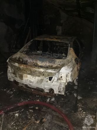 Гараж вместе с автомобилем сгорел в Нижегородской области  - фото 2