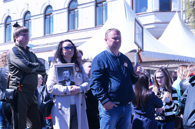 30 тысяч человек приняли участие в акции &laquo;Бессмертный полк&raquo; в Нижнем Новгороде - фото 11