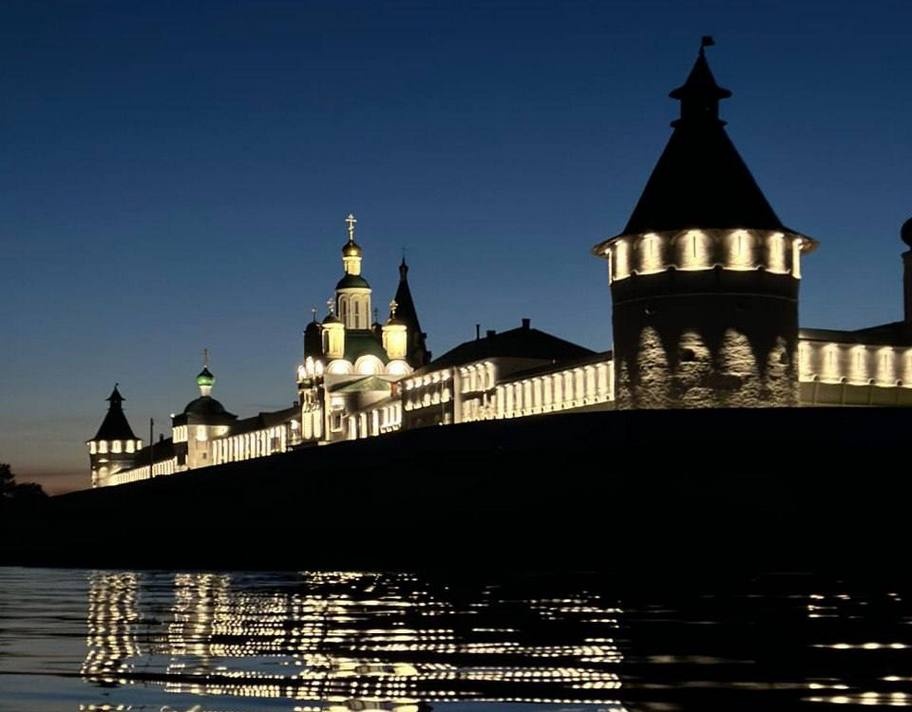 Нижегородский губернатор показал, как светится Макарьевский монастырь