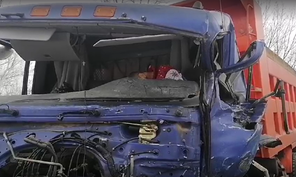 Водитель грузовика погиб в ДТП на набережной Гребного канала в Нижнем Новгороде - фото 1